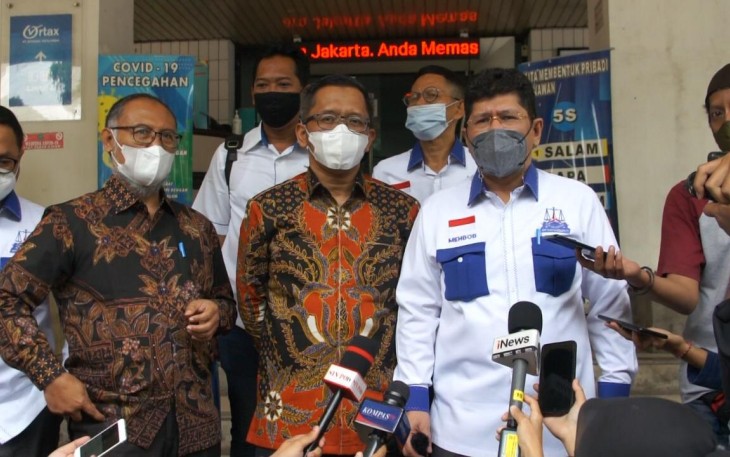 Kuasa hukum Partai Demokrat Bambang Widjojanto saat diwawancarai wartawan