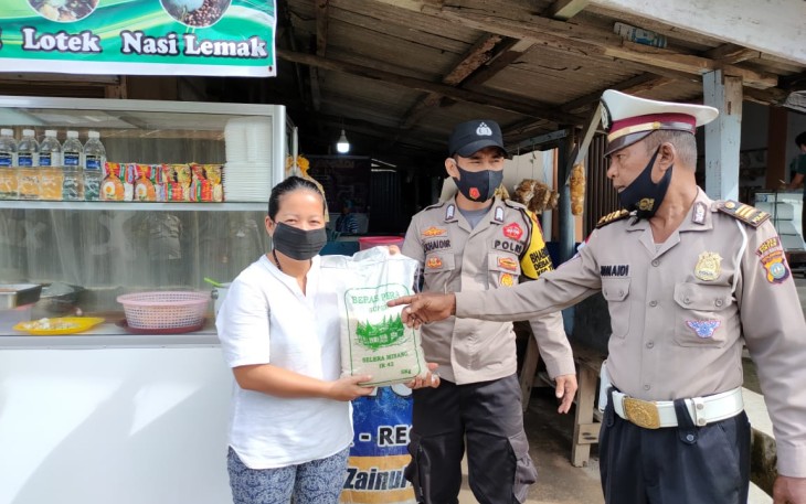 Bakti Sosial, Polres Bintan Salurkan Bantuan Sembako ke Warga di Tiga Kecamatan 