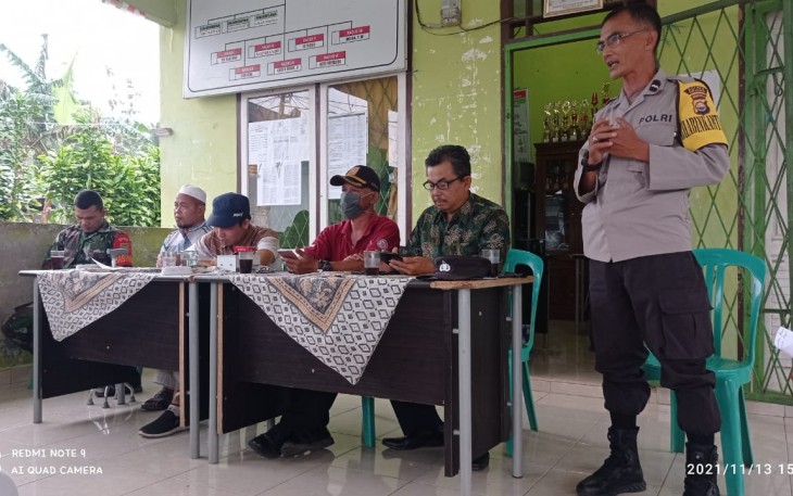 Rapat Pilkades, Bhabinkamtibmas Himbau Tetap Patuhi Prokes