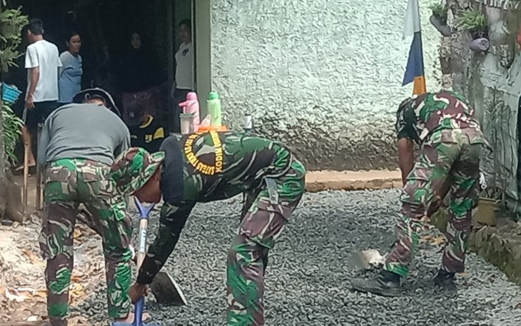  Akhirnya Jalan Flamboyan  Diperbaiki Satgas TMMD