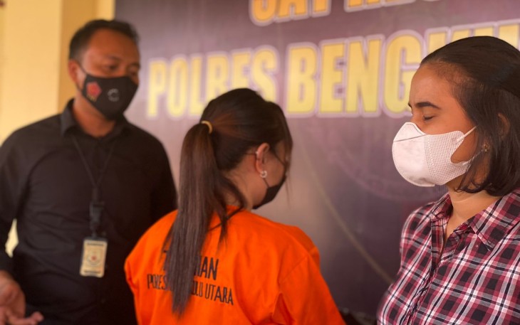 Tersangka (pakai baju orange) saat press release Polres Bengkulu Utara. 