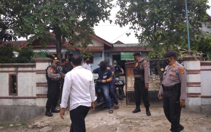 Saat Pengamanan Terduga Teroris Asal Desa Baglen oleh Densus 88