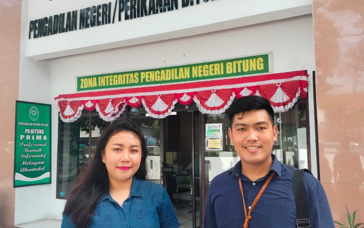 Riske Kalalo SH.,CLA bersama Marshall Tambajong SH usai sidang