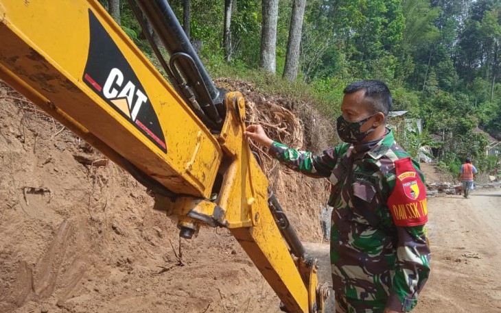 Alat Berat Diturunkan di TMMD 112 Tulungrejo