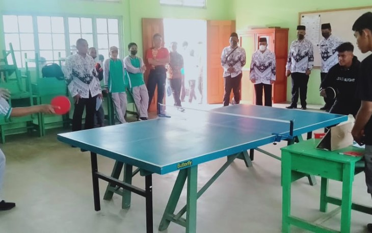 Tahun ini pengurus Persatuan Guru Republik Indonesia (PGRI) cabang Kecamatan Singkep Barat melaksanakan berbagai kegiatan diawali dengan upacara dan lomba serta pelatihan bagi guru sekecamatan singkep barat