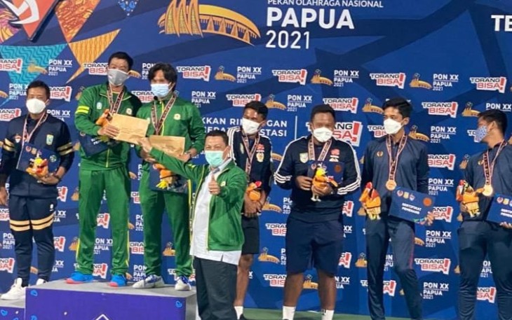 Anggota Komisi E DPRD Jatim Suwandy Firdaus berharap Pemprov memberikan perhatian khusus bagi atlet asal Jatim yang berprestasi PON XX di Papua dengan mengangkatnya sebagai ASN di lingkungan Pemprov Jatim. 
