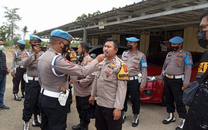 Propam Polres Majalengka Turun ke Polsek Jajaran Pemeriksaan Kelengkapan Anggota