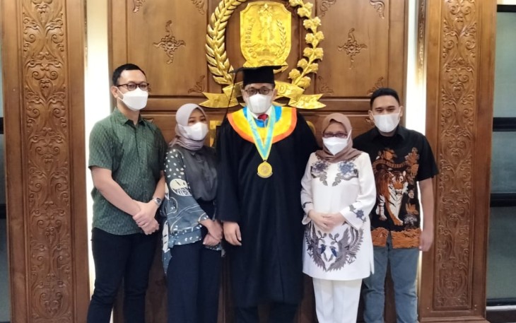 Sekretaris Dewan DPRD Provinsi Jawa Timur Andik Fadjar Tjahjono Raih Gelar Doktor Unair