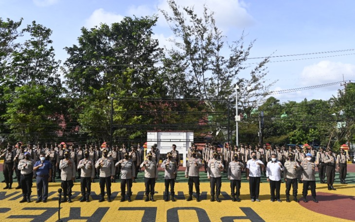 Kapolres Tanjungpinang AKBP FERNANDO, SH, SIK, memimpin apel penutupan latja dan penyerahan siswa diktuk Bintara Polri Ta. 2021 SPN Polda Kepri di Polres Tanjungpinang