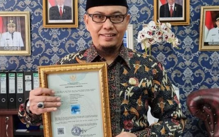 Direktur PDAM Tirta Hidayah Sjobirin Hasan