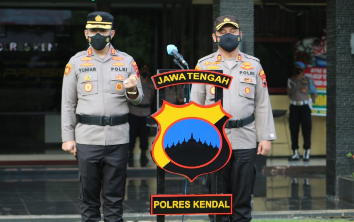 Bertempat di Mapolres Kendal, Polres Kendal melaksanakan Pamwaspers rangkaian giat Penyambutan dan Pelepasan Kapolres Kendal. Kamis (24/06/202),