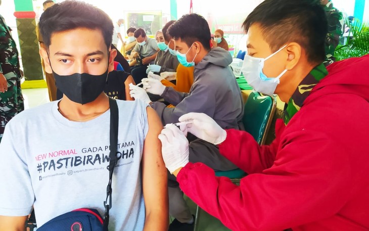Kodim 0813/Bojonegoro Melaksanakan Serbuan Vaksinasi Nasional Kodam V Brawijaya Tahap Pertama Secara Gratis Kepada Masyarakat 