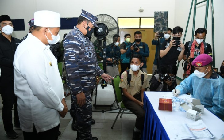 TNI AL peduli dan berbagi