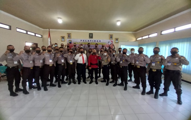 Peserta Pelatihan Satpam Garda Pratama bersama Sat Bimas Polres Kendal 