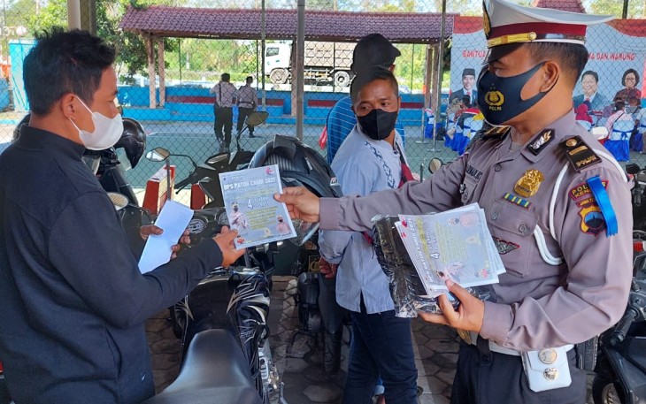 SatLantas Polres Kendal laksanakan Pendidikan Masyarakat dalam rangka Ops Patuh Candi 2021 di wilayah hukum Polres Kendal. Kamis, (23/09/2021) bertempat di halaman depan kantor Satlantas Polres Kendal