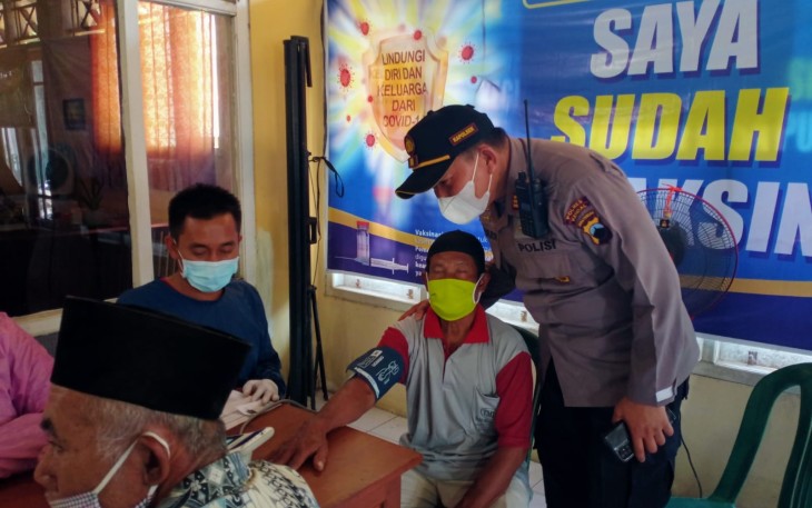 Kapolsek Patebon AKP Miyardi SH. laksanakan Monitoring Vaksinasi di Balaidesa Purwosari Kecamatan Patebon. Kamis 30/9/2021