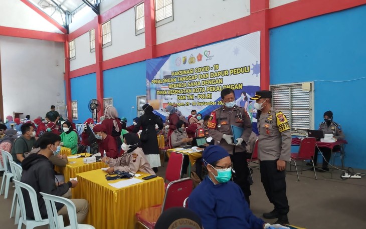 Pemerintah Kota Pekalongan bersama Polres Pekalongan Kota laksanakan vaksinasi Selasa (28/9/2021) 
