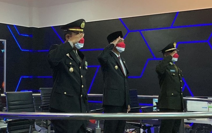Pemerintah Kabupaten Batang menggelar Upacara Peringatan Hari Kesaktian Pancasila secara virtual yang dipimpin langsung oleh Bupati Batang Wihaji bersama forkopimda bertempat di Command Center Kabupaten Batang, Jumat (1/10/21).