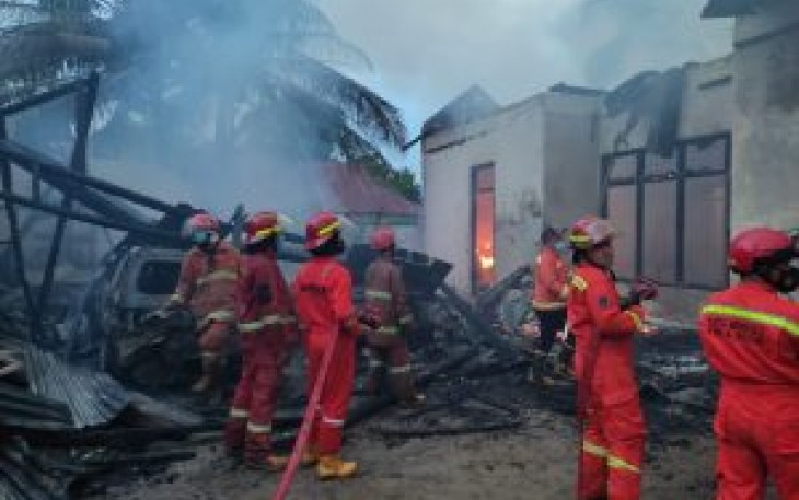 Kebakaran Dahsyat di Cimanuk Kelurahan Padang Harapan