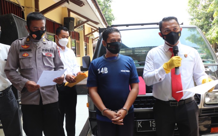 Kasat Reskrim Porles Kendal AKP Daniel A Tambunan saat konfrensi pers terkait Mantan Kades di Kendal Curi Mobil Sampah 