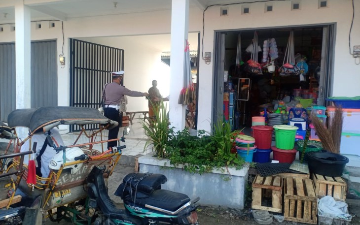 Kasat Lantas AKP Hari Condro SH SIK MH memberikan pendidikan masyarakat (Dikmas)
