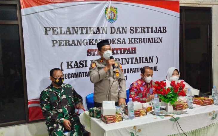 Kapolsek Sukorejo berikan Pesan Pada Kasi Pemerintahan Terlantik Desa Kebumen 