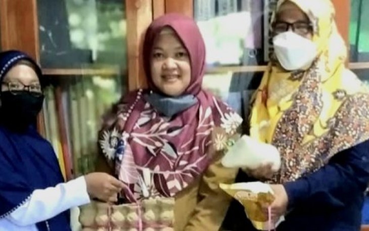 Kompak, Jajaran Diskominfo Kirim Bantuan Sembako Untuk Pegawainya dan Warga Kota Terdampak Banjir