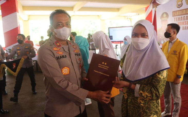 Polda Bengkulu Beri 970 Vaksinator Penghargaan