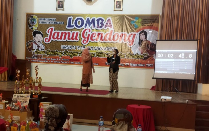 Ajak Masyarakat Konsumsi Jamu Dinkes Tulungagung Gelar Lomba Jamu Gendong