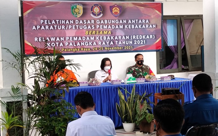 Danramil Pahandut Jadi Pemateri Pelatihan Aparatur Pemadam Kebakaran