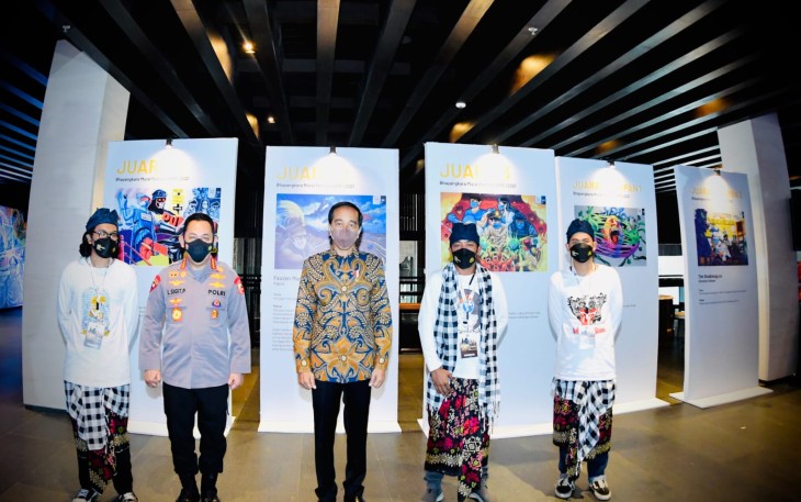 Presiden Indonesia Joko Widodo (Jokowi) memberikan apresiasi atas niat baik Kapolri Jenderal Listyo Sigit Prabowo yang memberikan ruang kebebasan berekspresi dan berpendapat bagi masyarakat