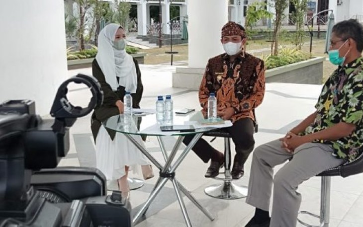 Wakil Walikota Bengkulu Dedy Wahyudi dan Kabid Pembinaan Akutansi dan Pelaporan Keuangan pada Ditjend Perbendaharaan Provinsi Bengkulu, Wawan Hermawan Hadir sebagai bintang tamu dalam acara live NGOPI BETV