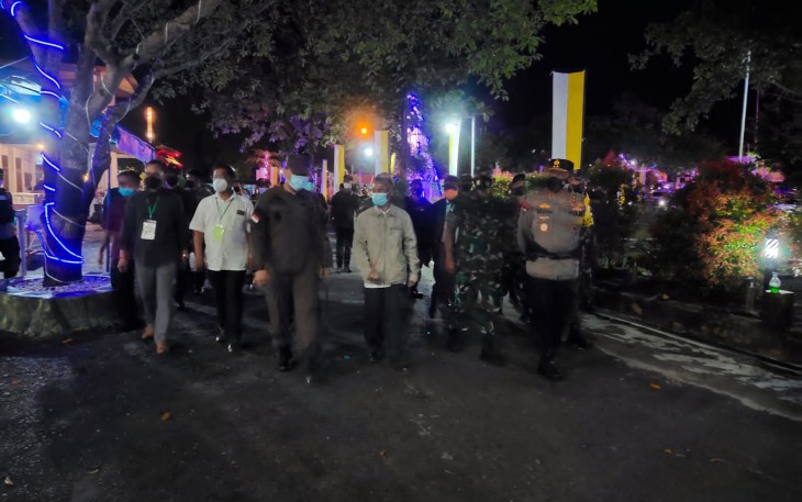 Dandim 1016 Palangka Raya Kolonel Inf Rofiq Yusuf turun langsung melakukan patroli malam menjelang pergantian tahun 2021.