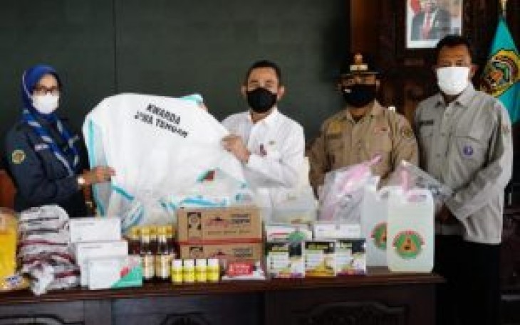 Bupati Haryanto terima bantuan APD