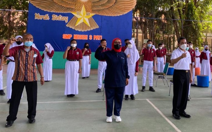 Pelaksanaan vaksinasi ditinjau langsung Bupati