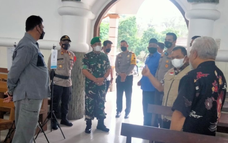Bupati meninjau kesiapan pelaksanaan ibadah Natal 