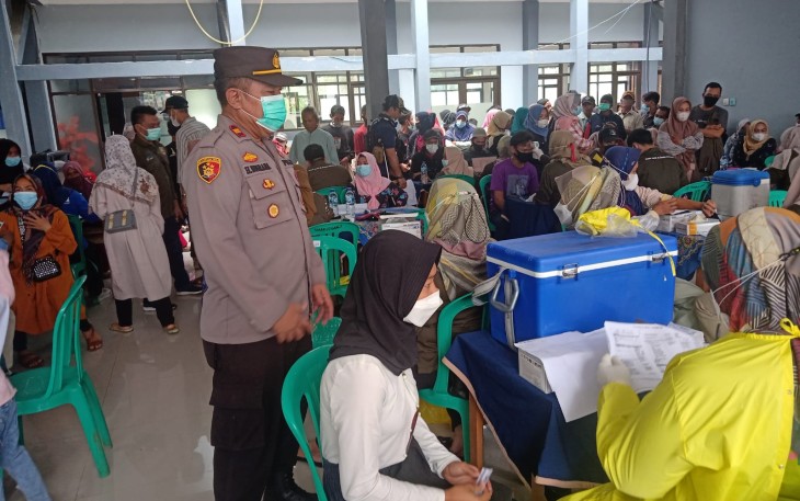 Kapolsek Cisompet - Polres Garut, Secara Stationer Pimpin Langsung Kegiatan Ops Yustisi PPKM Level 3