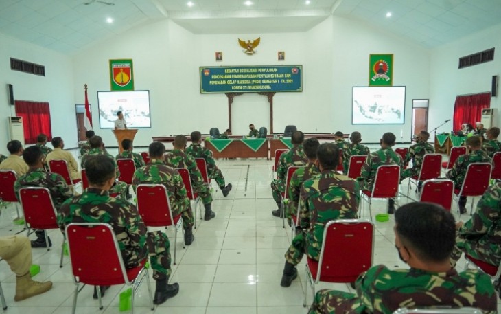 Korem 071/Wijayakusuma berikan pemahaman dan edukasi tentang P4GN (Pencegahan, Pemberantasan, Penyalahgunaan dan Peredaran Gelap Narkoba), Selasa (22/6/2021) di Gedung Pertemuan A. Yani Makorem 071/Wijayakusuma, Sokaraja, Banyumas.