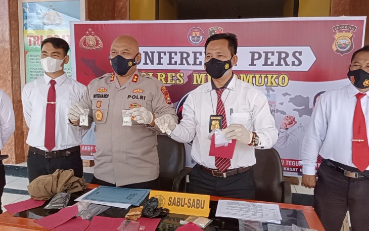 Polres MM Release 3 Pelaku Penyalahgunaan Narkotika Jenis Sabu