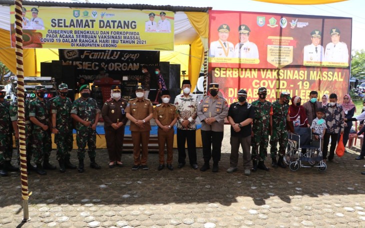 Bersama Gubernur dan Forkopimda, Kapolda Bengkulu Tinjau Lokasi Serbuan Vaksinasi di Lebong