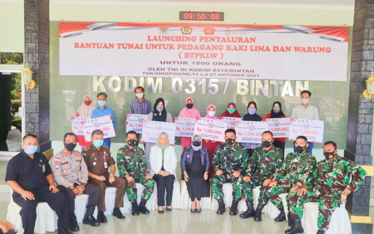 Bersama Seluruh FKPD Tanjungpinang, Dandim 0315/Bintan Launching Penyaluran BTPKLW TNI Tahun 2021 di Makodim 0315/Bintan