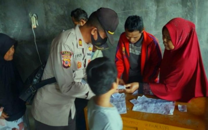 Kapolsek Singajaya - Polres Garut : Monitoring Dan Cek Pengamanan "GEBYAR" Vaksinasi Di Ds.Mekartani