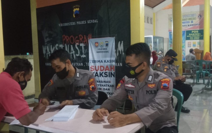 Polres Kendal Kembali Gelar Vaksinasi Malam Polres Kendal Handal