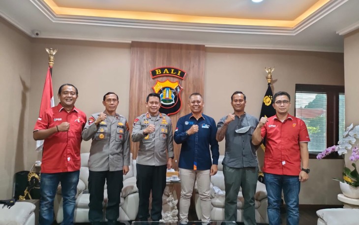 "Kami melihat antusiasme yang begitu tinggi dari masyarakat terkait dengan pelaksanaan sepakbola di tanah air. Tetapi, kami tetap menekankan penerapan protokol kesehatan harus tetap dilakukan dengan ketat," ujar Dedi.