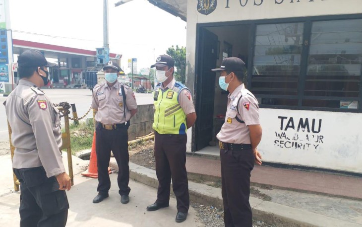 Hadirkan Rasa Nyaman Bhabinkamtibmas Polsek Dawuan Laksanakan Patroli Dialogis