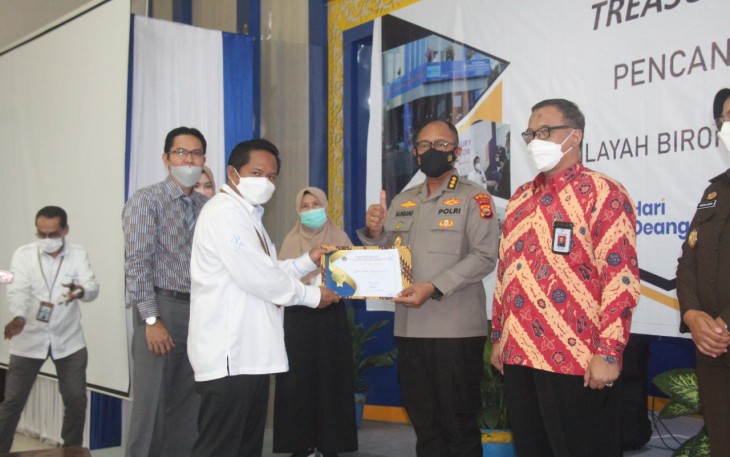 Penyerahan Penghargaan Treasury Advisor Award 2021 KPPN Bengkulu