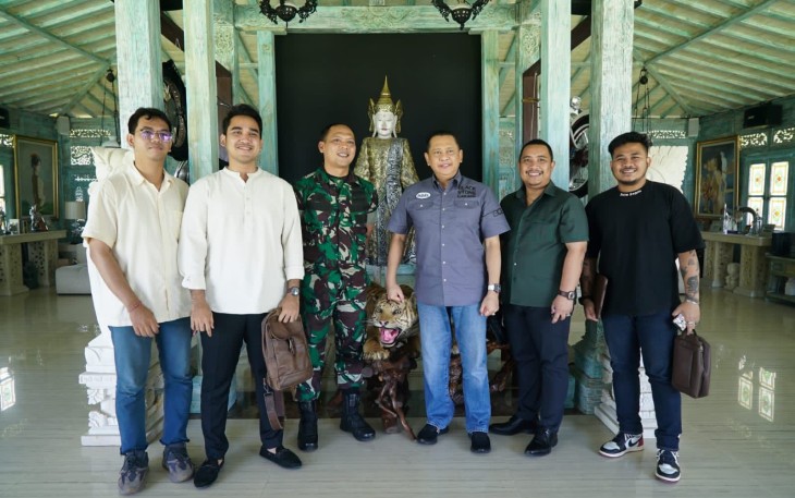 Foto bersama usai pertemuan