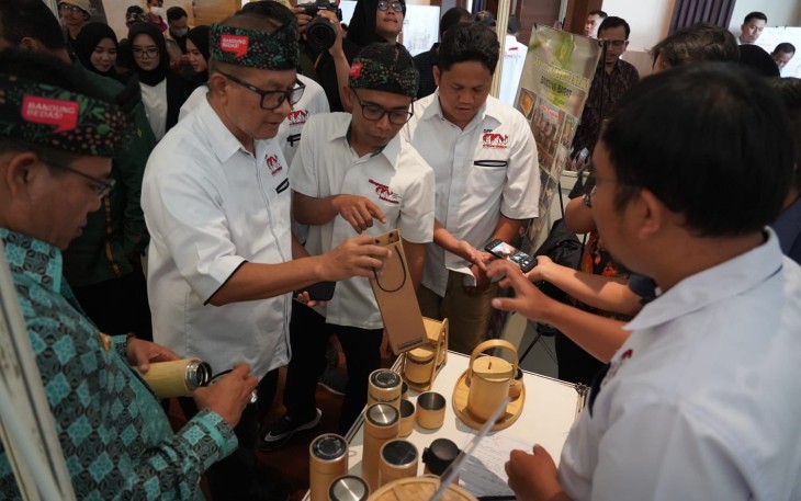SesmenKopUKM Arif Rahman Hakim saat membuka Rakernas GKN Indonesia Tahun 2022, di Bandung, Jawa Barat, Sabtu (27/08).