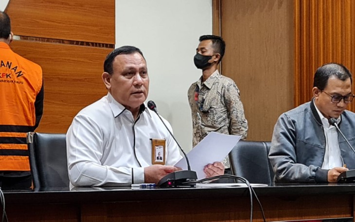 Ketua KPK RI Firli Bahuri saat memberikan keterangan pers di Jakarta, Senin (19/12)
