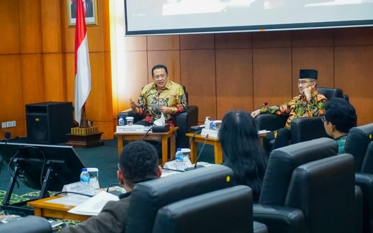 Ketua MPR RI Bambang Soesatyo saat mengantarkan diskusi pada Temu Pakar, Ketua MPR dengan Forum Aspirasi Konstitusi (F-AK) di Ruang Delegasi, Gedung Nusantara V, Kompleks MPR DPR RI, Rabu (30/11/2022).